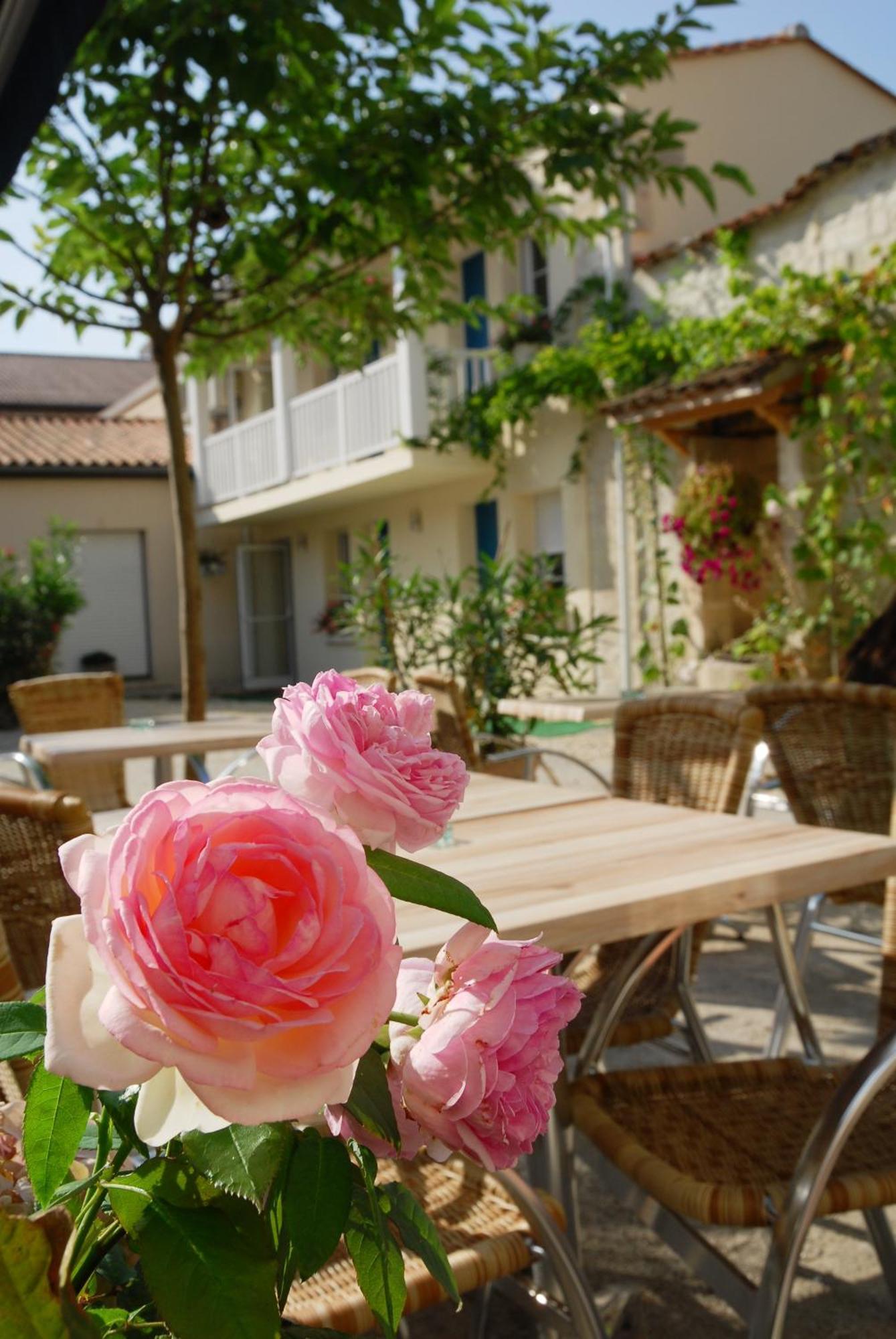 Cit'Hotel Le Cheval Blanc Cognac Centre Exterior foto